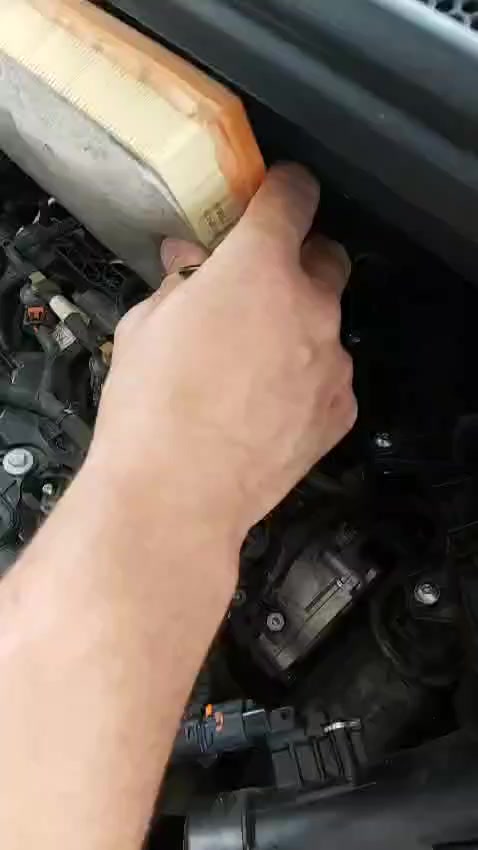 Citroen Berlingo beschädigt und unvollständige Wartung in der autorisierten Werkstatt durchgeführt Videovorschaubild