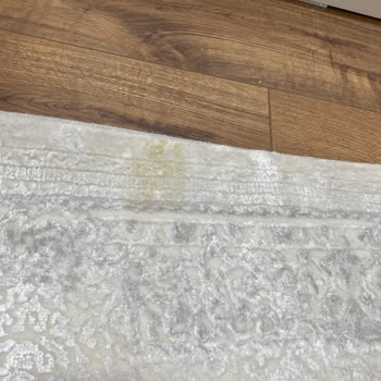 Sıfır Halılarım Mahvoldu: Tehdit Ve Lekelerle Karşılaştım!