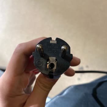 Sürekli Performans Sorunları Ve Tehlikeli Adaptör Patlaması