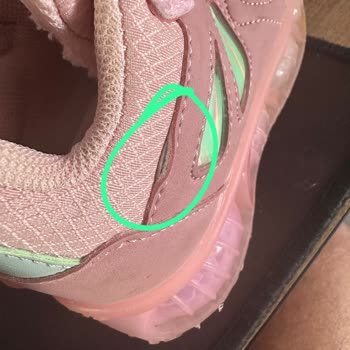 Yırtık Ayakkabı Ve Değişim Sorunu