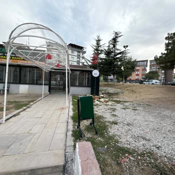 Yenimahalle'deki Parkın Bakımsızlığına Tepki
