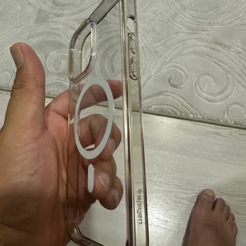 Чехол Spigen для iPhone 14 Pro Max пожелтел за 3 месяца