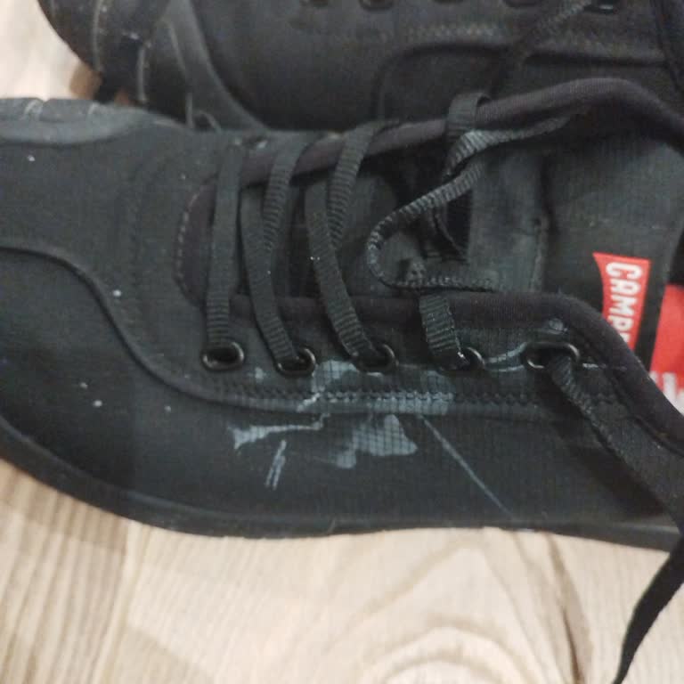 Camper Ayakkabımda Çıkmayan Oje Lekesi