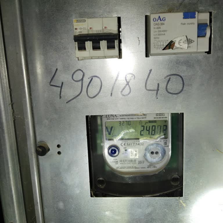 Yüksek Voltaj Nedeniyle Elektronik Cihazlar Tehlikede: Acil Müdahale Bekleniyor