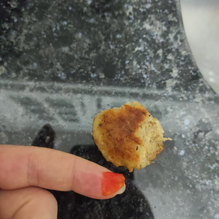 Banvit Köfte İçinden Çıkan Şüpheli Madde