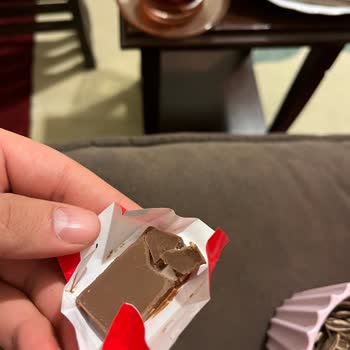 BİM'den Alınan Çikolatadan Kurt Çıkması Şoku