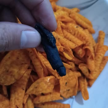 Paketteki Siyah Sürpriz: Sağlığımız Tehlikede Mi?