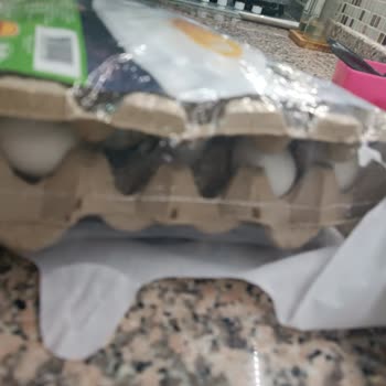 Siparişte Kırık Yumurtalar Ve Bayat Tavuk Sorunu