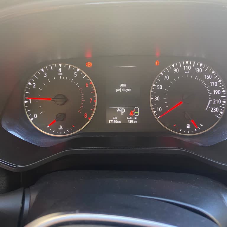 Renault Clio'da Sürekli Akü Şarj Uyarısı Sorunu