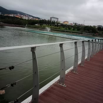 Gölet Parkındaki Tehlikeli Korumalıklar Çocuklar İçin Risk Oluşturuyor