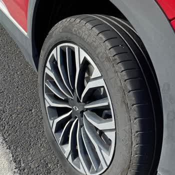 Düz Yolda Lassa Lastiğimin Aniden Yarılması