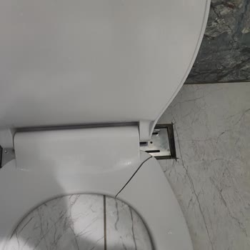 Kaliteli Marka Klozet Kapağında Beklenmedik Çatlak