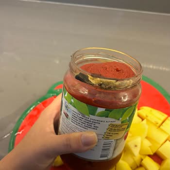 Tat Marka Salçanın Beklenmedik Küflenmesi