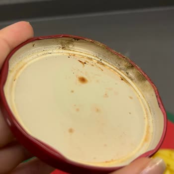 Tat Marka Salçanın Beklenmedik Küflenmesi