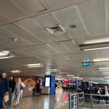 Sigara Dumanı Altında Boğulan Havaalanı