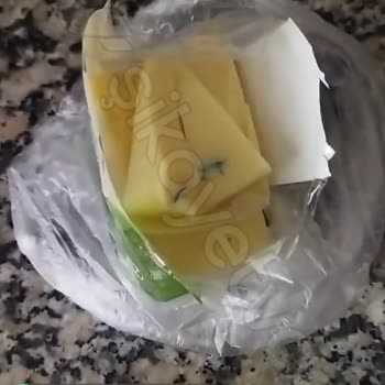 Aknaz Kaşar Peynirden Mavi Renkli Plastik Benzeri Bir Madde Çıktı!