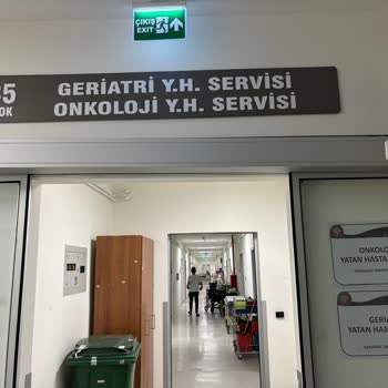 Acil Çıkış Kapısının Sedyelerle Kapatılması