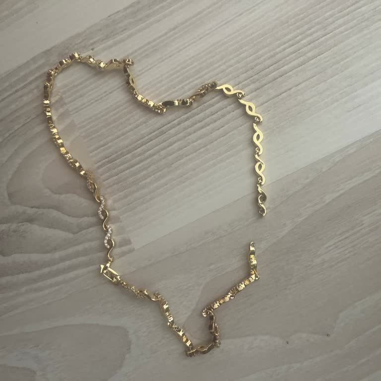 Kırık Kolye Ve Yetersiz Müşteri Hizmeti