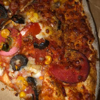 Bol Malzemos Pizzada Salça Sosu Fazlalığı