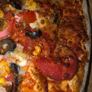Bol Malzemos Pizzada Salça Sosu Fazlalığı