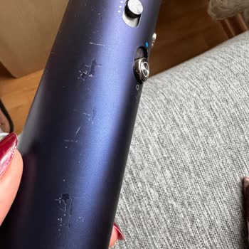 Dyson Airwrap'in 3 Ayda Soyulan Dış Yüzeyi