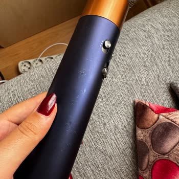 Dyson Airwrap'in 3 Ayda Soyulan Dış Yüzeyi
