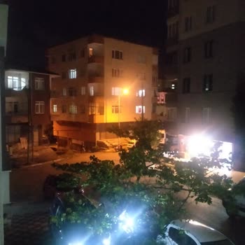 Maltepe Belediyesi Sokak Lamba Eski Yenilenmesini Rica Ediyoruz!