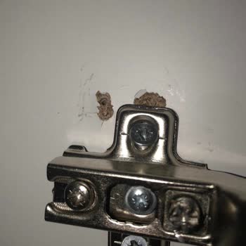 Rabi Mobilya Dolap Sorunu: Suntanın Vida Tutmaması