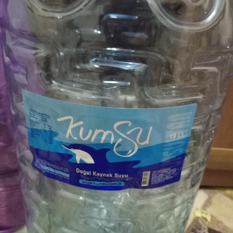 Kötü Kokulu Kumsu: Benzin Ve Tiner Tadında Su