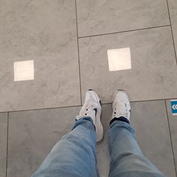 Nike Ayakkabının Rahatsız Edici Sesi Ve Sosyal Utanç