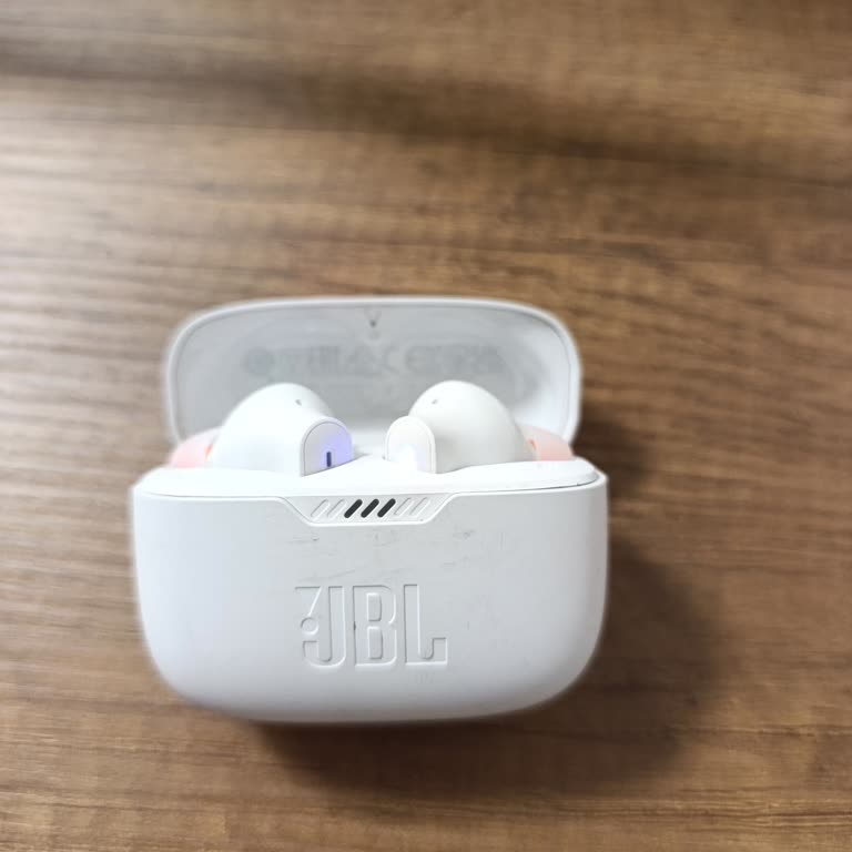 JBL TUNE230NC TWS-LE Sol Kulaklık Arızası Ve Değişim Talebi