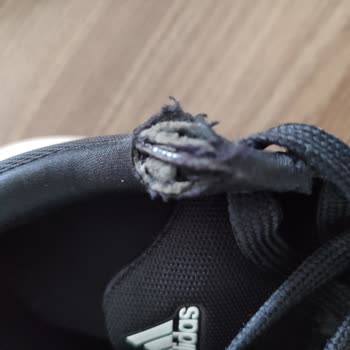 Adidas Ayakkabıda Bağcık Kısmı Açılma Sorunu