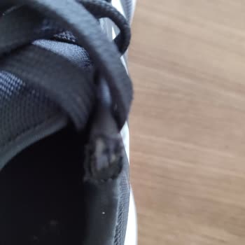 Adidas Ayakkabıda Bağcık Kısmı Açılma Sorunu