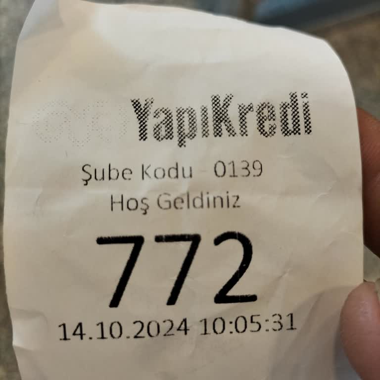 Yapı Kredi Ayvalık Şubesi'nde Uzun Süreli Sıra Bekleme Sorunu