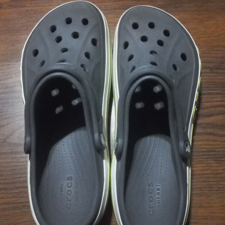 Küçülen Terlik Ve İlgisiz Marka