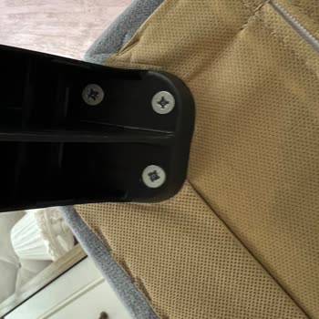 Servis Hatası Yüzünden Kırılan Koltuk Ayağı