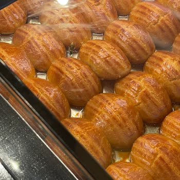 Ekmekçi Gurme'de Hijyen Sorunu: Tatlılarda Arı Ve Bozuk Ürünler