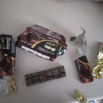 Bozuk Ve Küflü Çikolatalar: Ülker'e Güvenimiz Sarsıldı