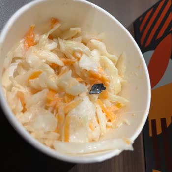 Salatada Siyah Plastik Cisim Şoku