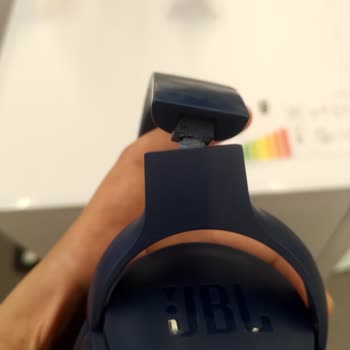 JBL Kulaklık Kırılması Ve Yüksek Ücret Talebi