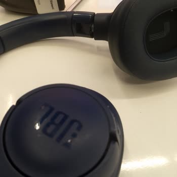 JBL Kulaklık Kırılması Ve Yüksek Ücret Talebi