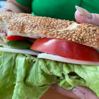 Simitçi Dünyası'nda Kaşarlı Sandviç Hayal Kırıklığı