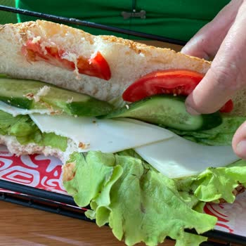 Simitçi Dünyası'nda Kaşarlı Sandviç Hayal Kırıklığı