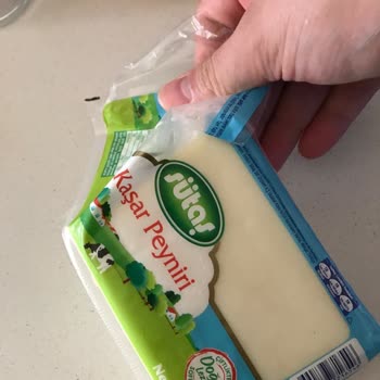 Sütaş Kaşar Peynirinde Şaşırtan Siyah Cisim