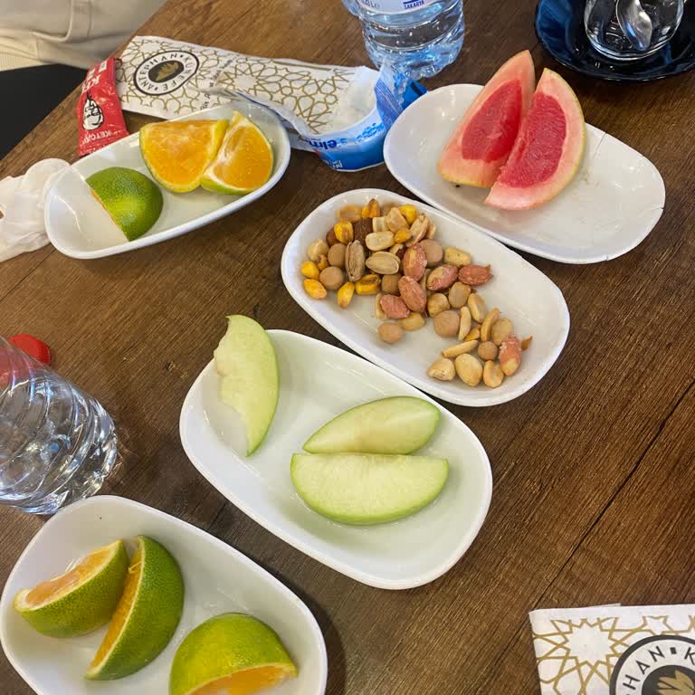 Antephan Künefe Bayat İkramlar Ve İlgisiz Hizmet