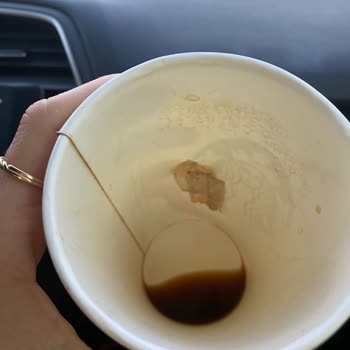 Starbucks'ta Kahvemde Sigara İzmariti Şoku