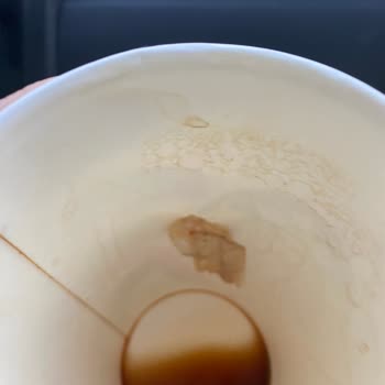 Starbucks'ta Kahvemde Sigara İzmariti Şoku