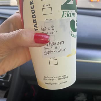 Starbucks'ta Kahvemde Sigara İzmariti Şoku