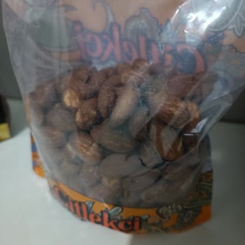 Nemli Ve Lezzetsiz Bademler