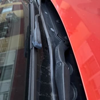 Ön Cam Fitili Çatlaması: 2015 Model Aracımda Kozmetik Sorun